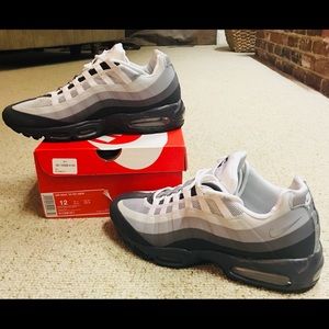 Gently used Nike Air Max 95 No Sew size 12